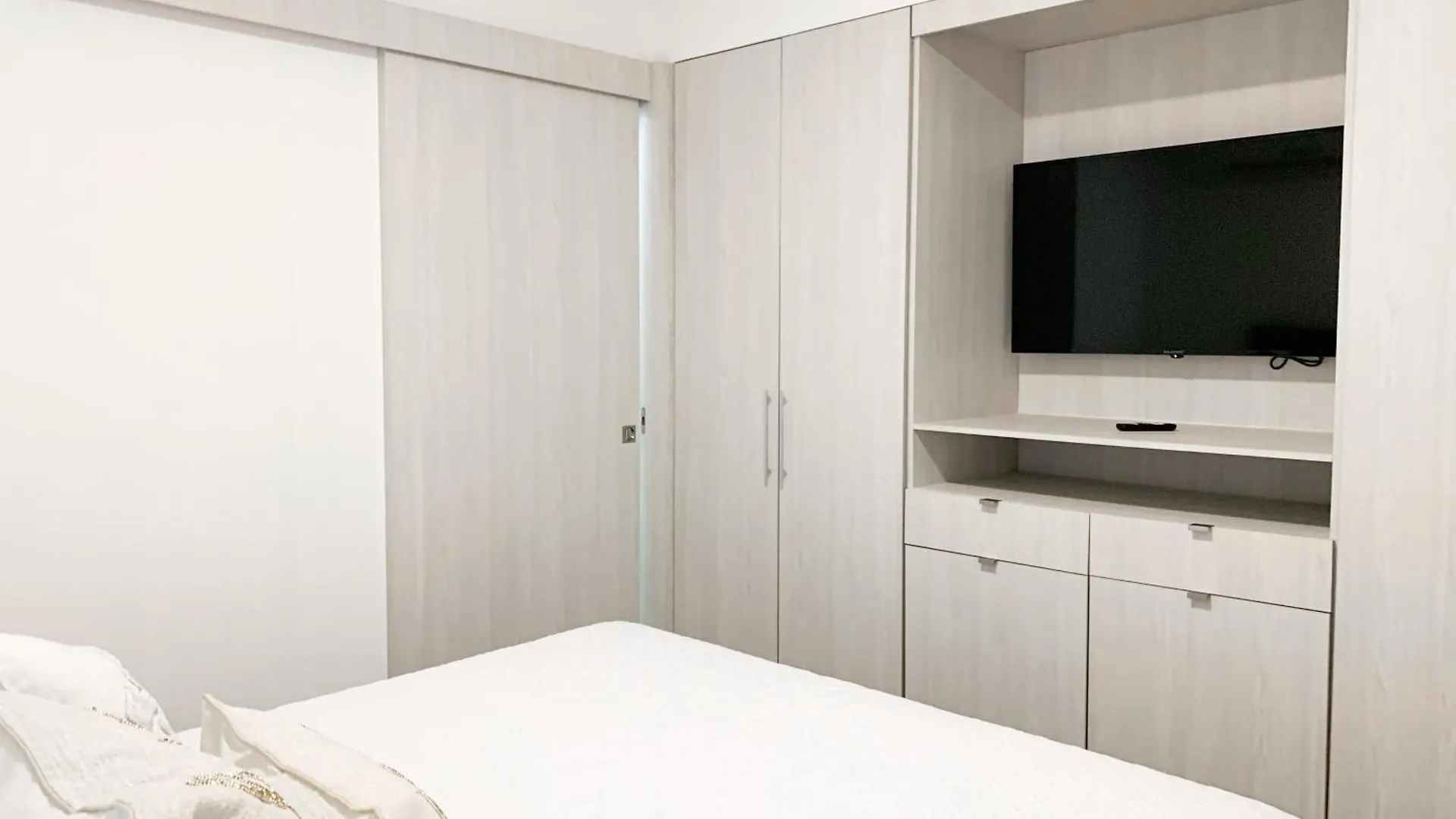 Apartamento Suite Premium Mall Del Sol Con Planta Electrica Guayaquil